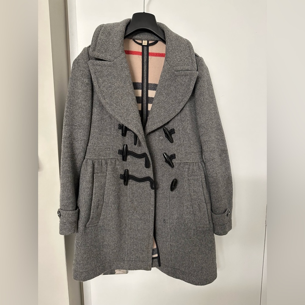 Burberry 100% Wool Coat. US size 8. Color gray, with Burberry pattern inside.